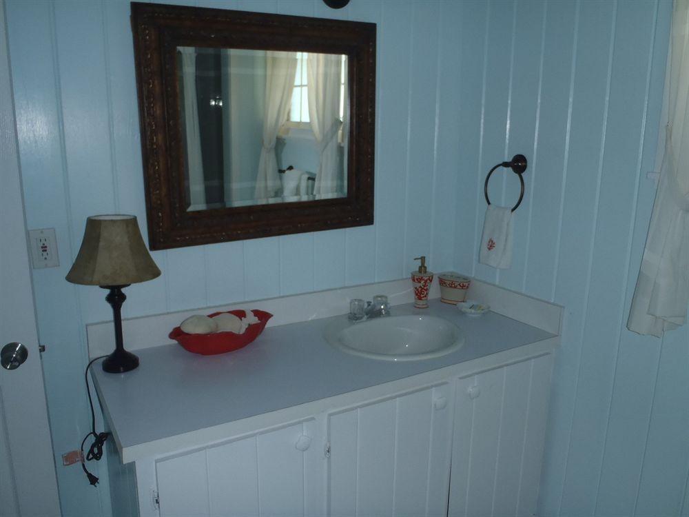 Wheel House Downstairs By Living Easy Abaco Hotel Marsh Harbour Exterior foto